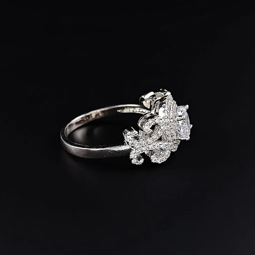 Title 3, Anillo de compromiso de circonita elegante y de...