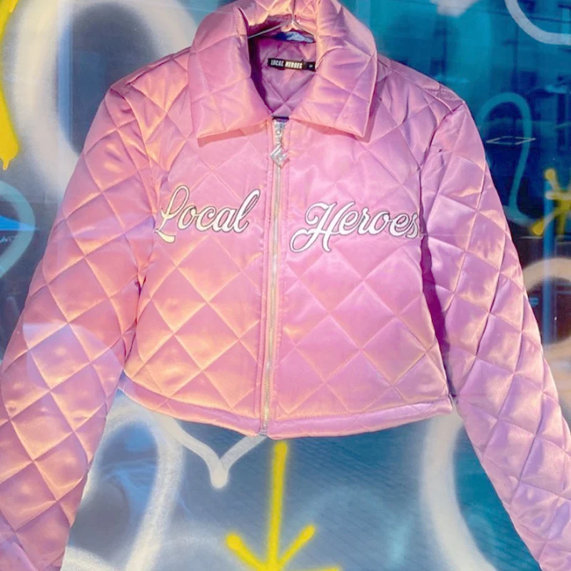 Title 13, Chaqueta Casual Bordada con Letras de Color Sól...