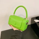 Bolsa mensageiro feminina de um ombro, pequena e quadrada, design moderno e elegante, perfeita para uso diário, confortável e versátil. — foto 2