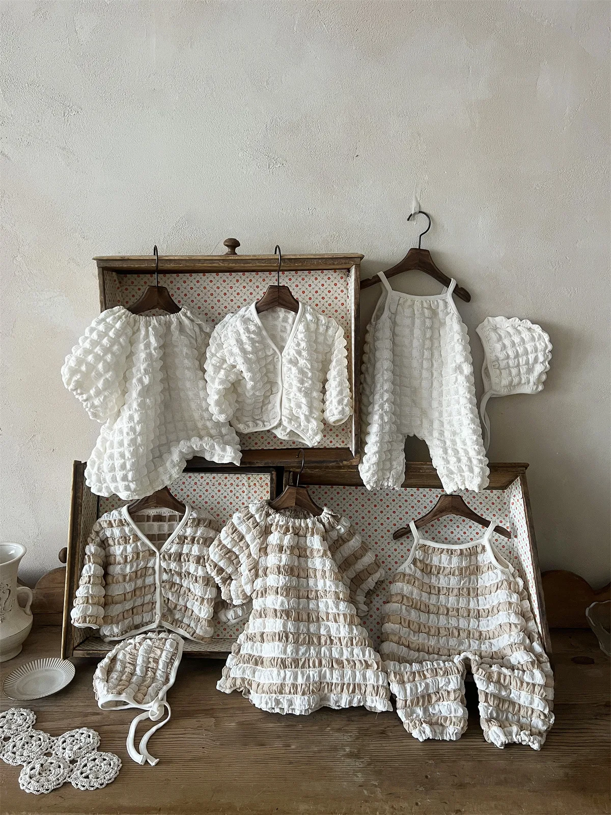 Calças Finas para Bebê com Regatas, Macacão Xadrez com Detalhe Puff, Conforto e Estilo para seu Bebê, Perfeito para o Dia a Dia — foto 10
