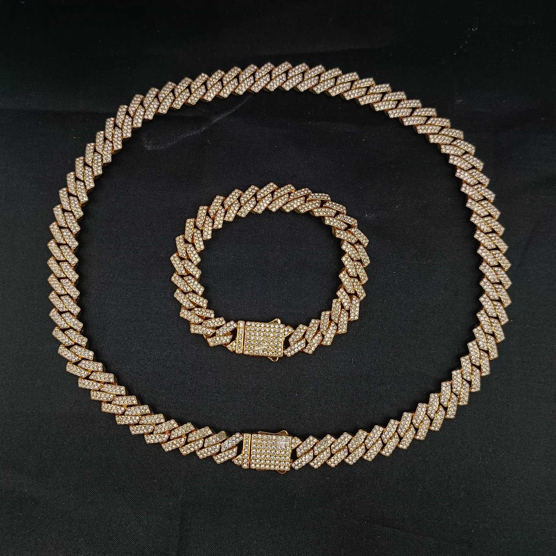 Title 7, Diamantvormige Full Diamond Cuban Link ketting ...