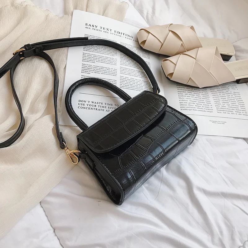 Mini bolsa tote com padrão de pedra, perfeita para transportar seus itens essenciais com estilo e praticidade, ideal para o dia a dia. — foto 6