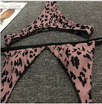 Europese en Amerikaanse hot style sexy bikini met luipaardprint. Ideaal voor een gewaagde strand- of zwembadlook, waarmee je zeker de aandacht trekt. — foto 4