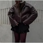 Cappotto da donna con risvolto, maniche lunghe e stile street trendy. Perfetto per un look alla moda in città, ideale per ogni occasione casual. — foto 16