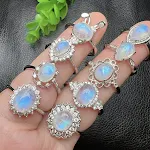 Anel de pedra da lua azul natural. Beleza mística e design elegante para mulheres. Jóia de compromisso perfeita e presente especial. — foto 2