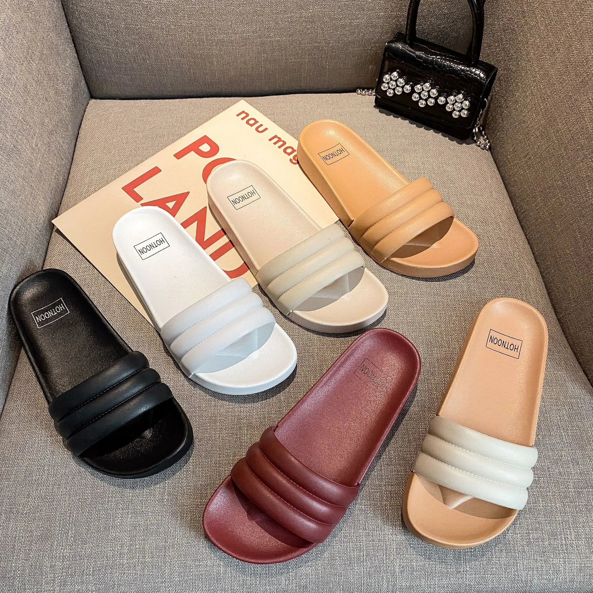 Chinelos de Moda Feminina para Exterior Conforto e Estilo para Seus Pés Sapatos Macios e Quentinhos para Relaxar e Arrasar em Casa ou Fora — foto 9