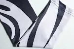 Top umbilical com estampa de zebra, moda feminina. Use este top curto e estiloso para um look moderno e elegante. Perfeito para diversas ocasiões e eventos. — foto 4