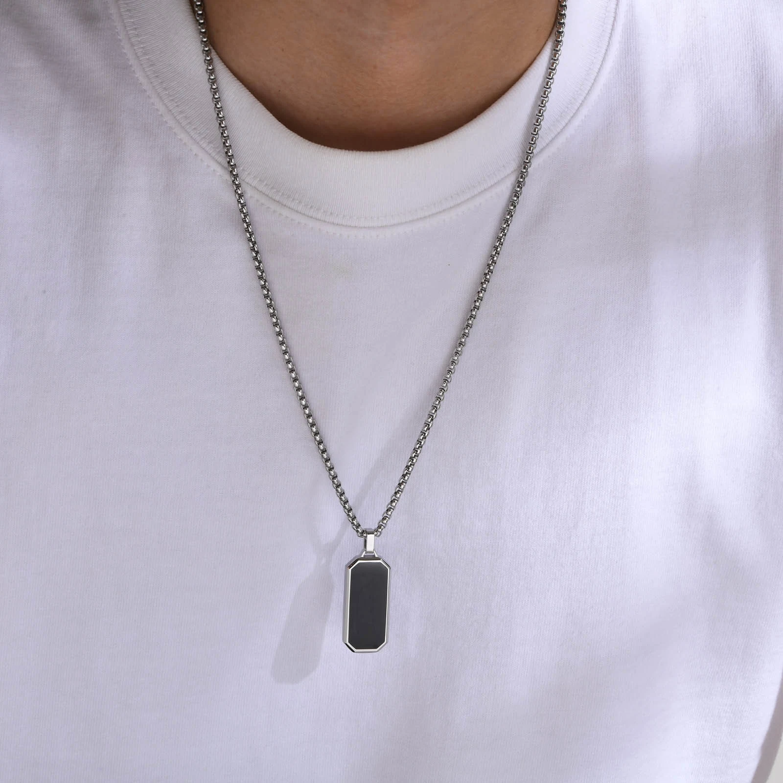 Pingente Simplicity de aço inoxidável para homens. Design minimalista, elegante e durável para uso diário. Acessório perfeito para complementar seu estilo. — foto 10