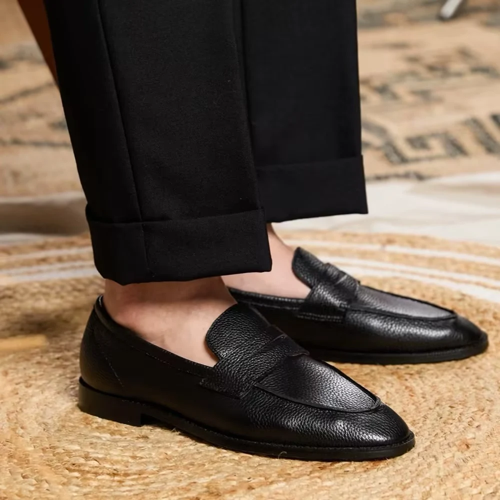 Britische Vintage-Litschi-Rindleder Herren Loafer, stilvoll und bequem für den täglichen Gebrauch, perfekter Schuh für den Mann. — foto 1
