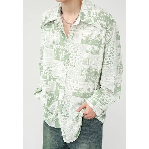 Title 2, Camiseta Estilo Arte com Design de Jornal Corea...