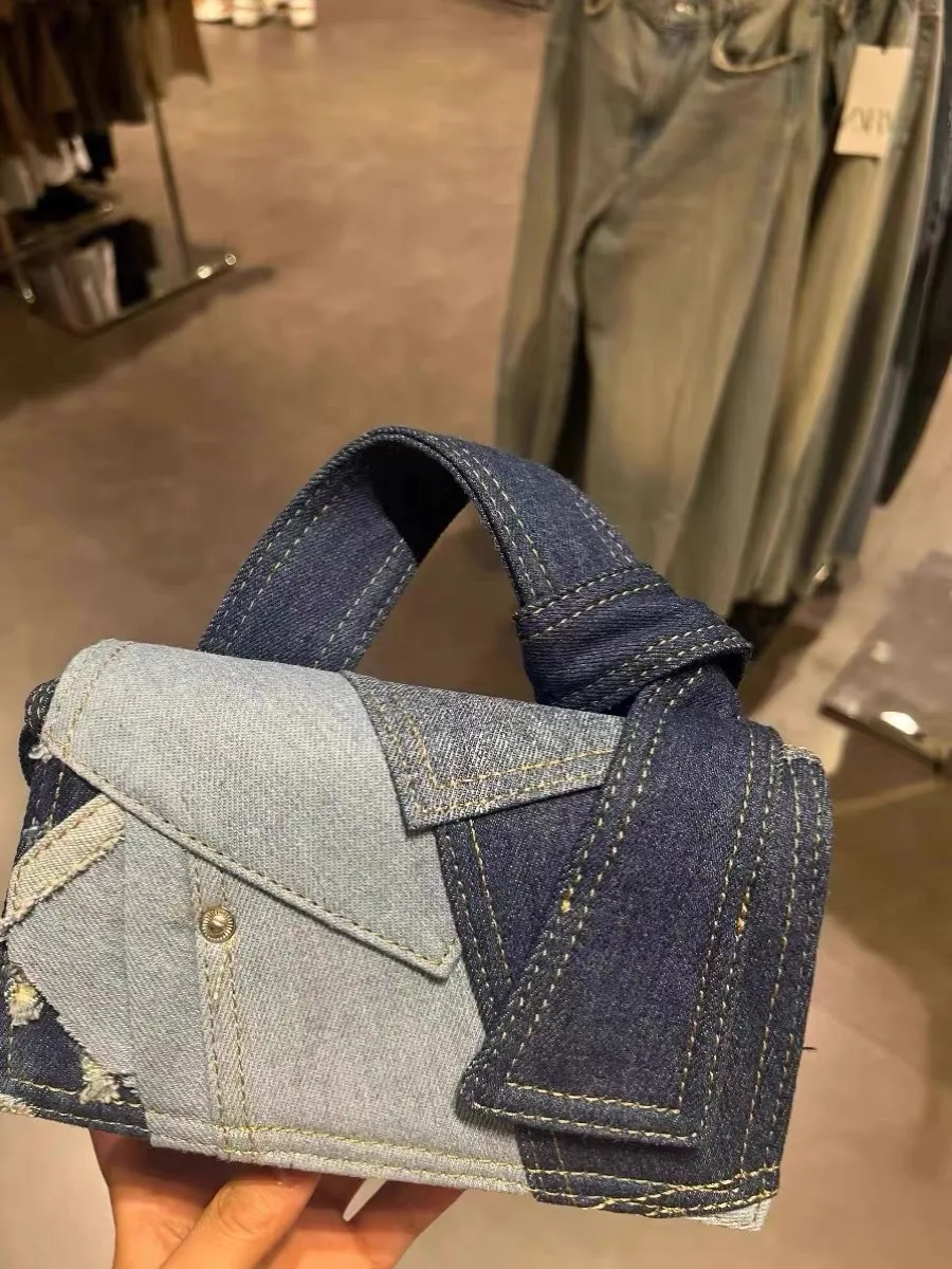 Bolsa Crossbody Feminina Jeans com Costura Combinando com Tudo. Conforto, estilo e praticidade em um só acessório. — foto 5