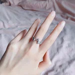 Anel fofo, fosco, simples e versátil, ideal para uso diário. Um toque de elegância discreta para qualquer ocasião, combinando com você. — foto 6