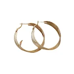Orecchini donna in metallo intrecciato, espressione di personalità. Design alla moda ed elegante, perfetti per completare il tuo look con stile e raffinatezza. — foto 2