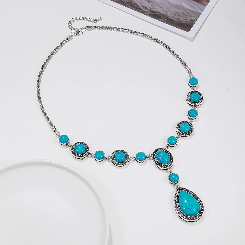 Colar Verde Pinheiro Retrô Feminino – Estilo Vintage Sofisticado, Design Único e Elegante para um Visual Marcante e Cheio de Charme. — foto 5