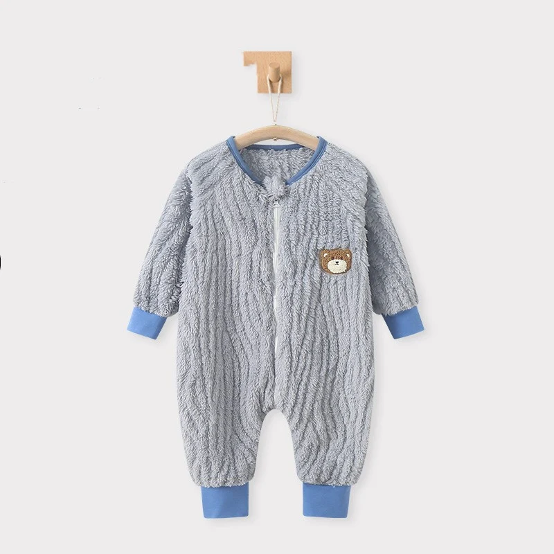 Pijama de bebê com pés e veludo para aquecer, perfeito para noites aconchegantes. Mantenha seu bebê quentinho e confortável. — foto 13
