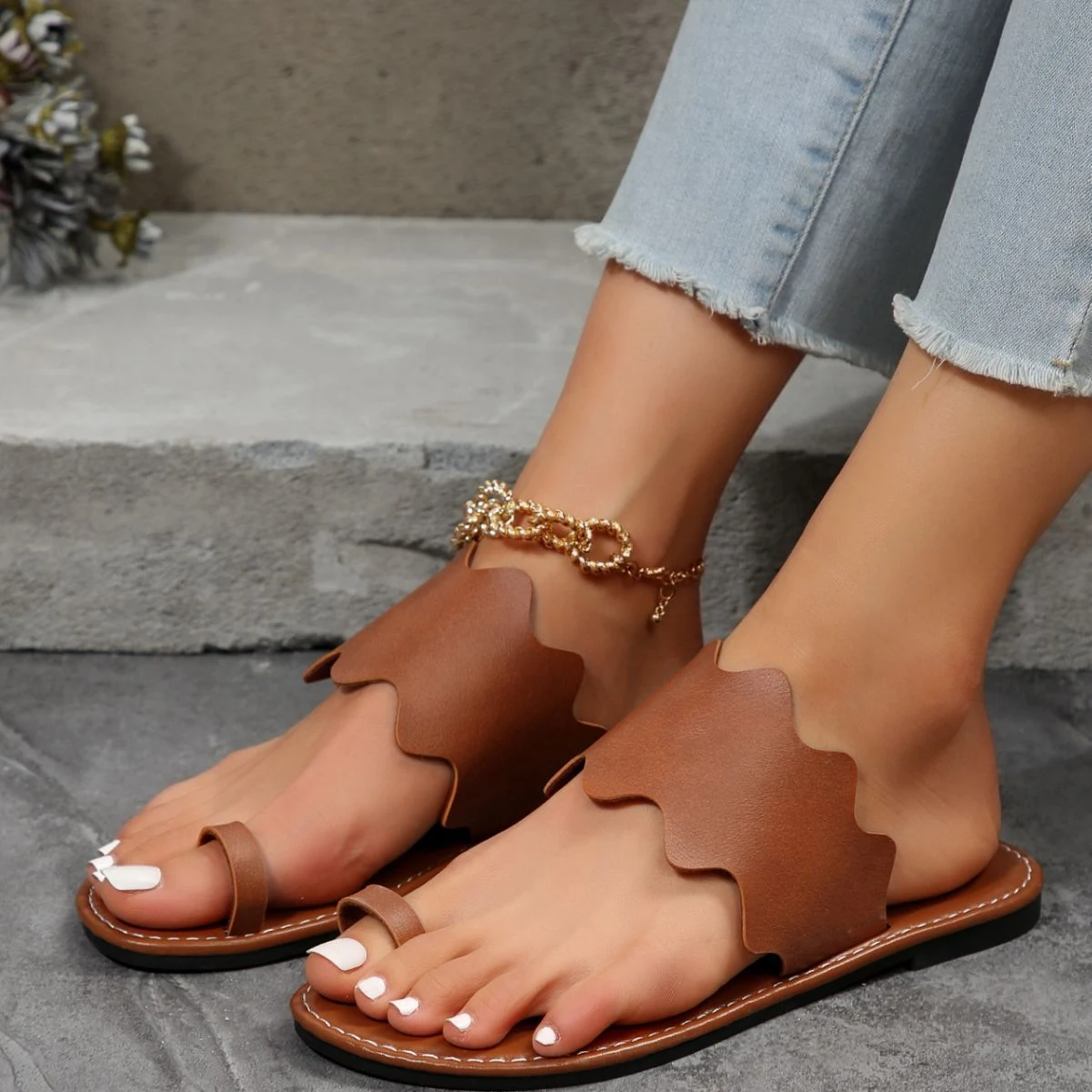 Retro Style Flat Toe Ring Slippers For Women, comfortable and stylish footwear perfect for summer, ideal for casual wear — photo 1