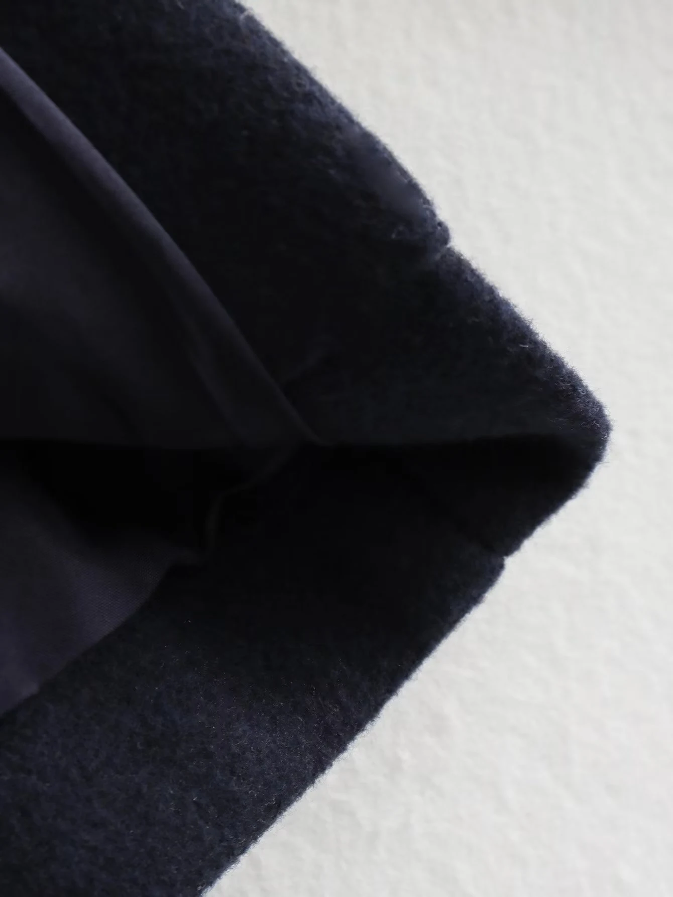 Giacca Morbida Dorata da Donna, Comfort ed Eleganza. Perfetta per look casual o formali. Calda e dal design moderno. — foto 7