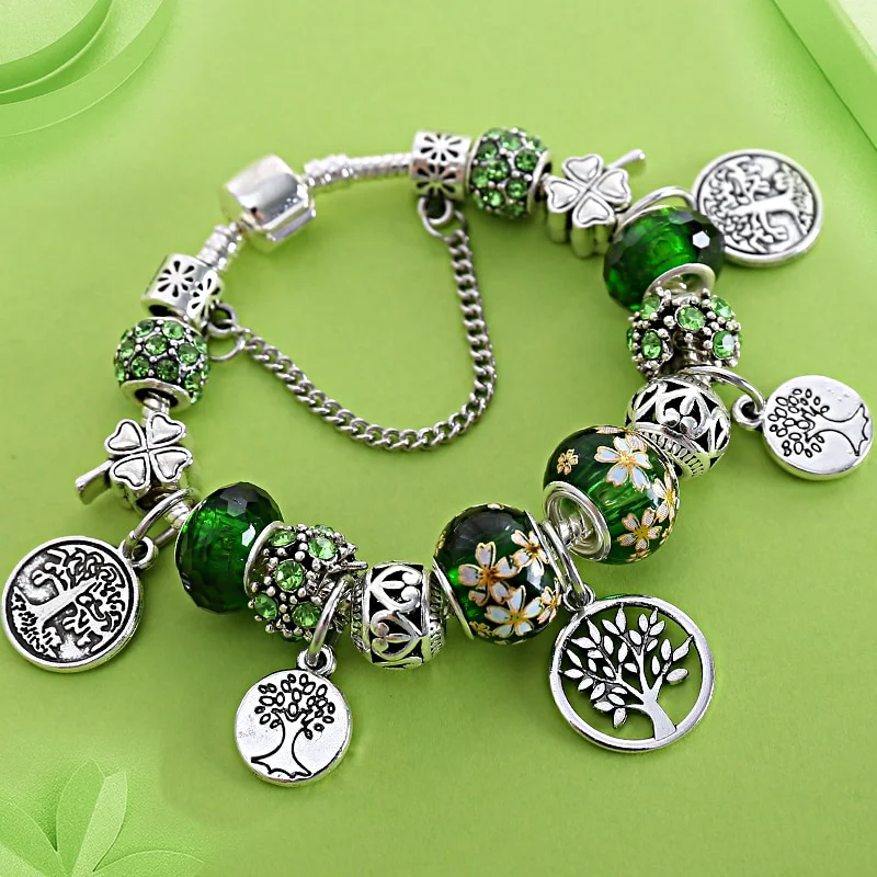Title 2, Pulseira de flores de folhas pintadas