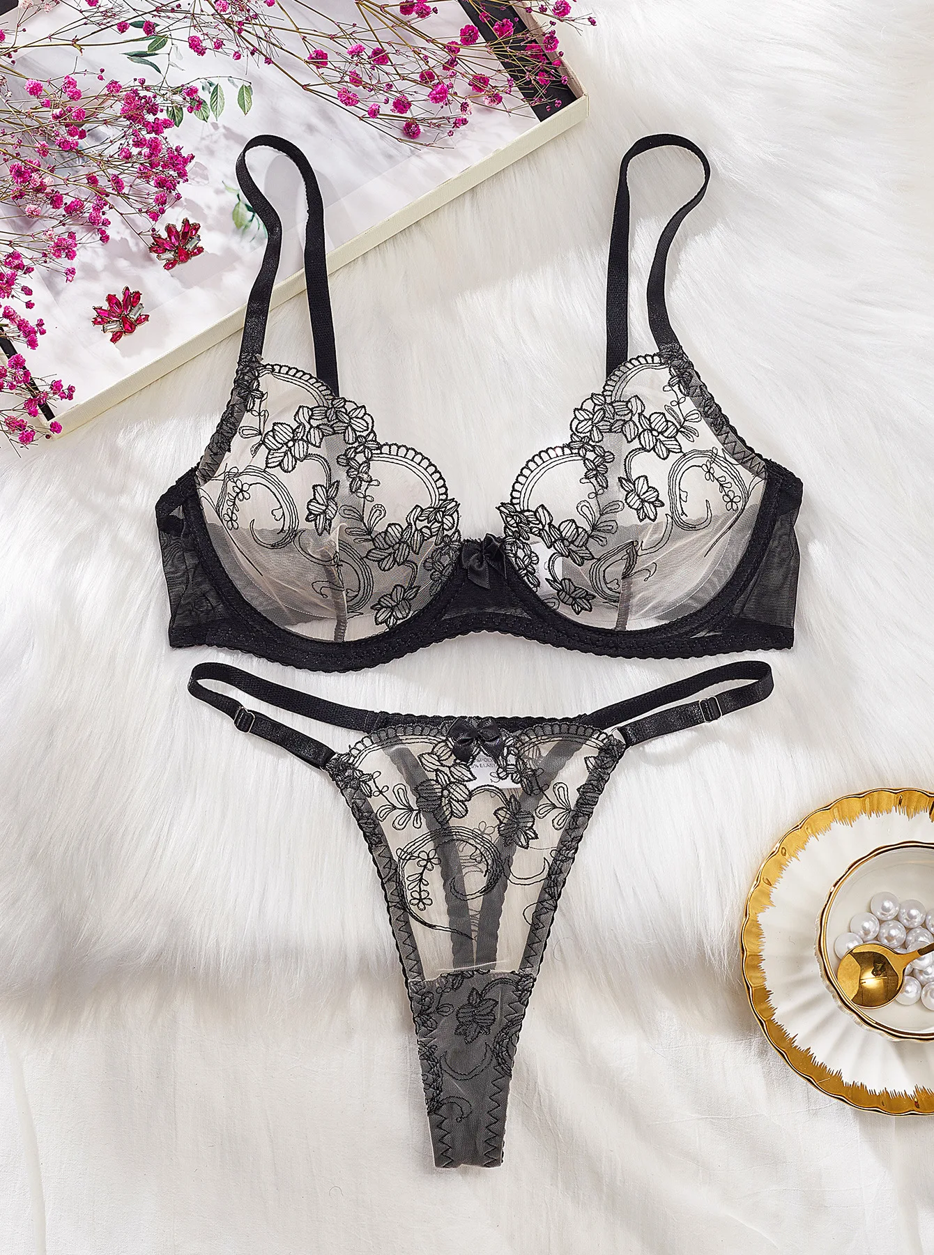 Geborduurd tweedelig dames set met stalen ring. Verhoog je stijl met deze elegante en comfortabele set, perfect voor elke gelegenheid. — foto 15