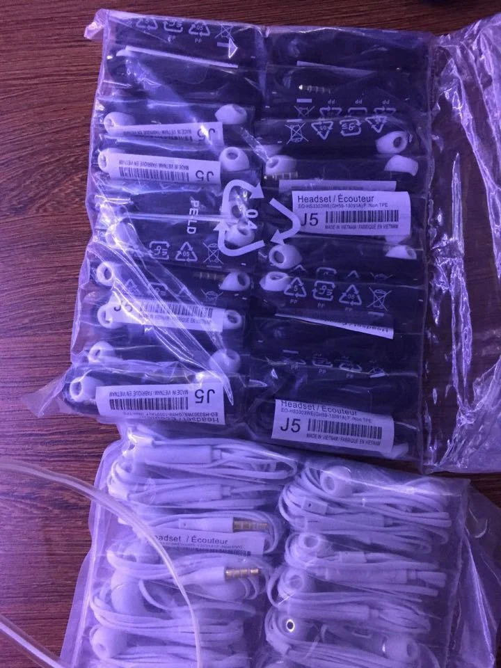 Auricolari in-ear con controllo via filo per chiamate e audio eccezionale. Goditi un suono superiore e comunicazioni chiare. — foto 4