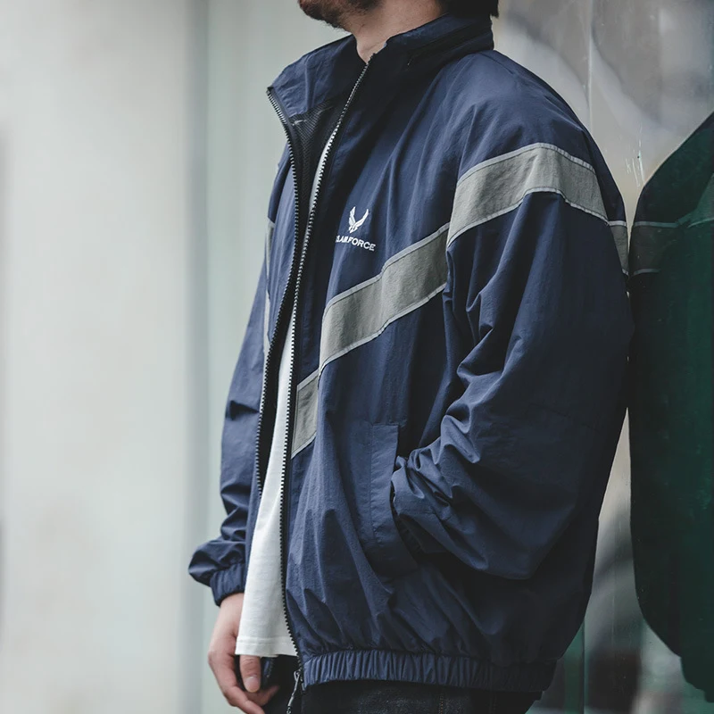 Jaqueta Piloto com Capuz Roupas de Treino Soltas Masculina Conforto e Liberdade para Seus Treinos. Ideal para atletas que buscam performance. — foto 4