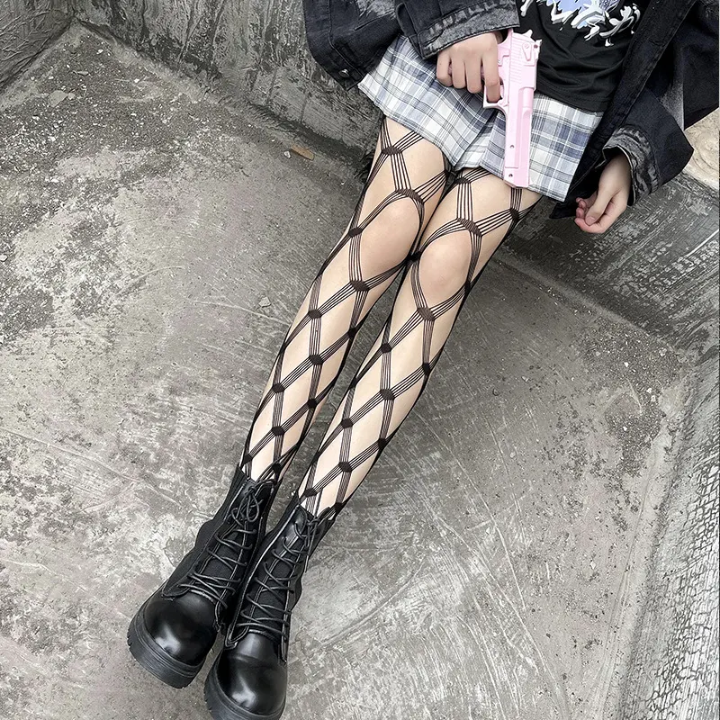 Meias arrastão de diamante femininas Adicione um toque de sofisticação ao seu visual com estas meias estilosas e aproveite conforto e elegância. — foto 7