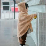 Capa infantil acolchoada de lã de cordeiro, charmosa e moderna, ideal para manter as crianças aquecidas com estilo no inverno — foto 5