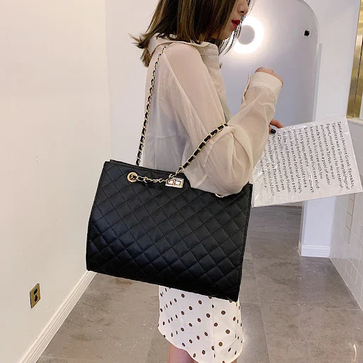Title 6, Fashion diagonal shoulder bag with large capaci...