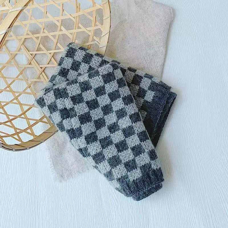 Cachecol infantil de tricô xadrez, quente e versátil, combina com tudo, ideal para o inverno, macio e confortável, perfeito para crianças. — foto 20