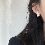 Orecchini bianchi versatili, ragazza dolce, stile Xiaozhong. Perfetti per completare ogni look con eleganza e un tocco di tendenza, essenziali. — foto 4