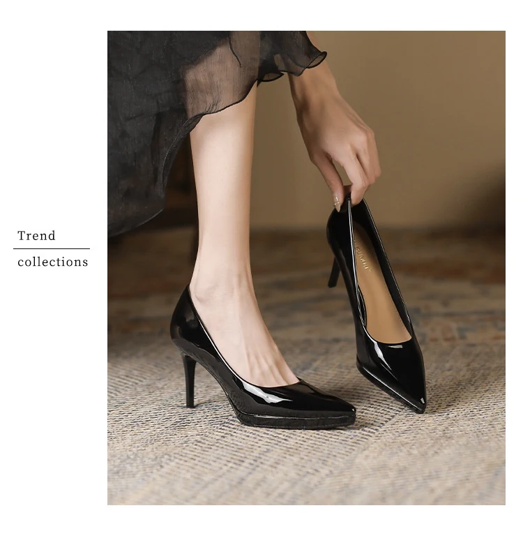 Title 20, Pointed stiletto heel low-cut high heels for a ...