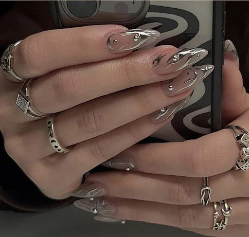 Title 6, Manicure com Unhas Postiças Spot Drill