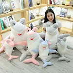 Boneca de golfinho travesseiro preguiçoso para relaxar. Pelúcia macia, ideal para abraçar, dormir ou como almofada decorativa. Perfeito para crianças e adultos. — foto 2