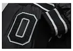 Giacca da baseball uomo con ricamo a blocchi di colore retrò, stile college. Perfetta per un look casual e sportivo. — foto 5