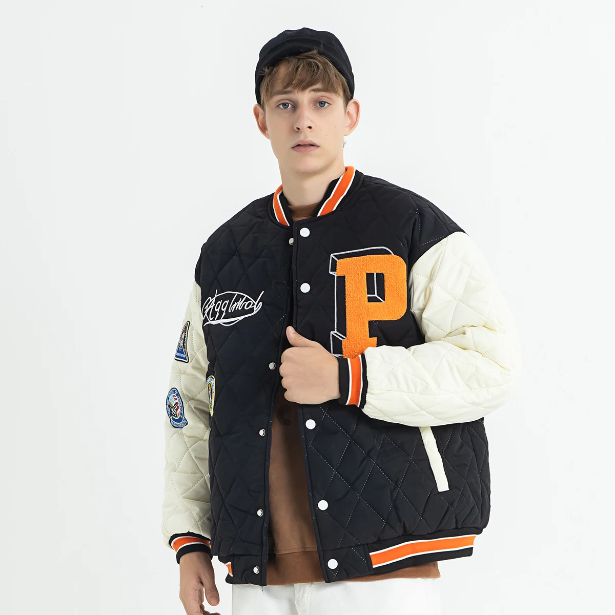 Jaqueta de beisebol cárdigan bordada com penugem de inverno nova. Conforto e estilo no inverno. Mantenha-se aquecido(a) com esta jaqueta moderna e aconchegante. — foto 3