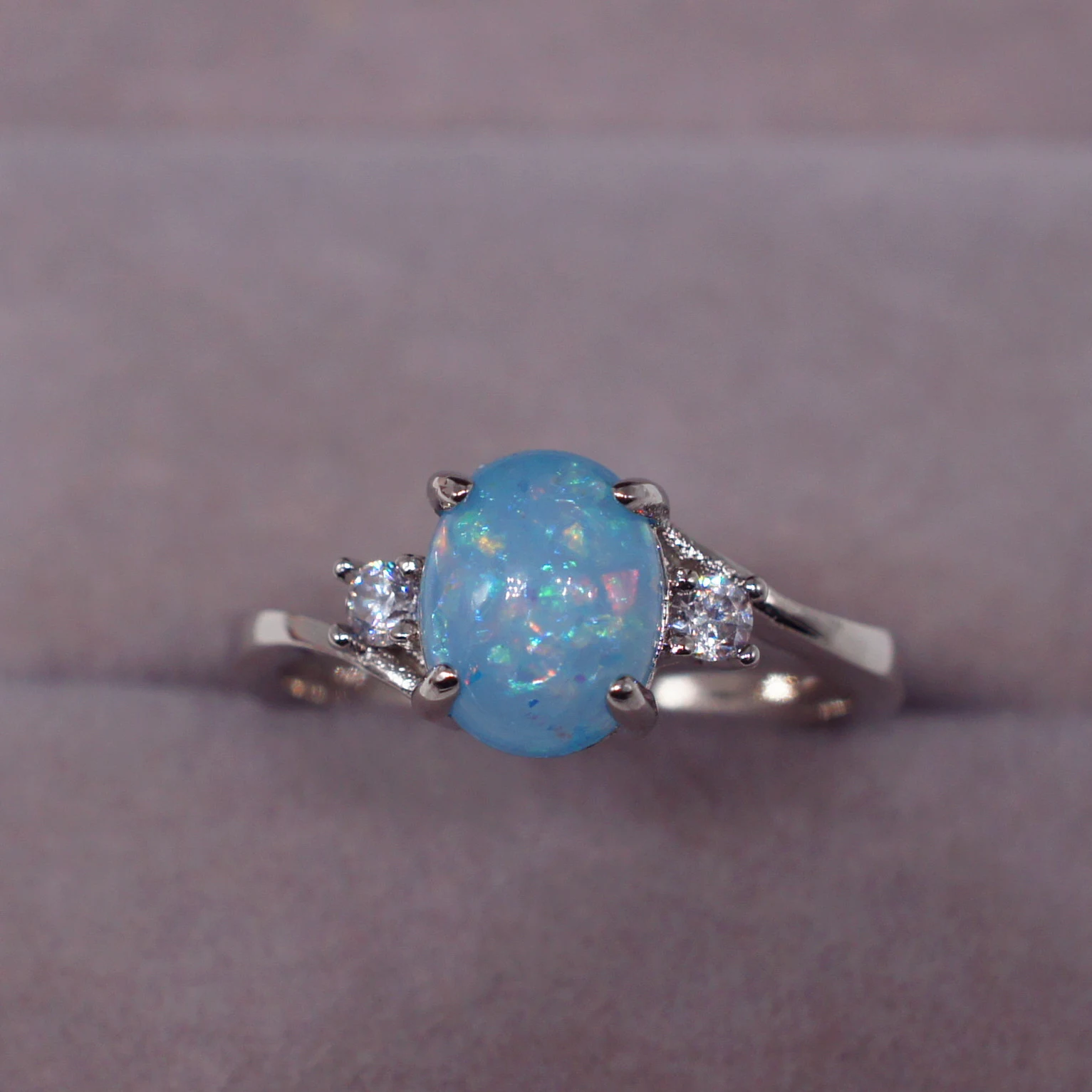 Anel de Mão Joia Feminino Auspicioso, elegante e moderno. Perfeito para realçar seu estilo e trazer sorte e boas energias para você. — foto 2