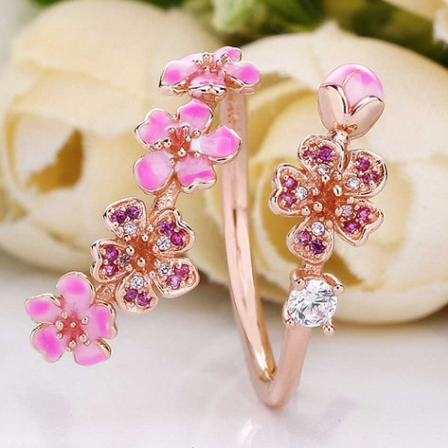 Anel de flor de pétala delicado e elegante para mulheres. Um acessório floral único e perfeito para presentes e estilo pessoal. — foto 2
