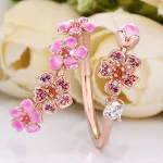 Anel de flor de pétala delicado e elegante para mulheres. Um acessório floral único e perfeito para presentes e estilo pessoal. — foto 2