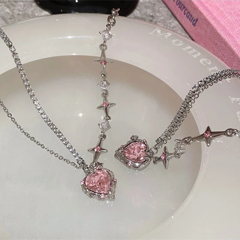 Colar com corrente e pingente de coração de diamante com costura de asterismo, ideal para brilhar e mostrar estilo único. — foto 9