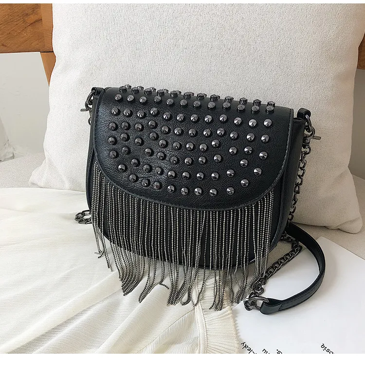 Bolsa Feminina Pequena Quadrada de PU com Rebites, Ombro Único e Transversal, Fashion, Ideal para um Visual Moderno e Sofisticado — foto 1