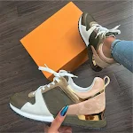 Colorblock flat large size sports shoes. Comfortable and stylish athletic footwear. Perfect for sports and active lifest — photo 5