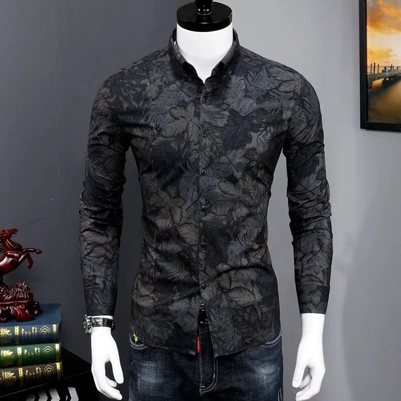 Camisa masculina juvenil com estampa moderna, casual e charmosa. Perfeita para um visual estiloso e descontraído, ideal para homens antenados. — foto 4