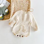 Vestido Harpy de tricô para bebê menina, mangas compridas, cinto vazado e design triangular, confortável e estiloso. — foto 5
