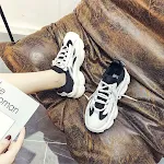 Damen Atmungsaktive Schnür-Sneakers, dünn und leicht für den Alltag. Bequeme Casual-Schuhe für Damen, ideal für warme Tage. — foto 5