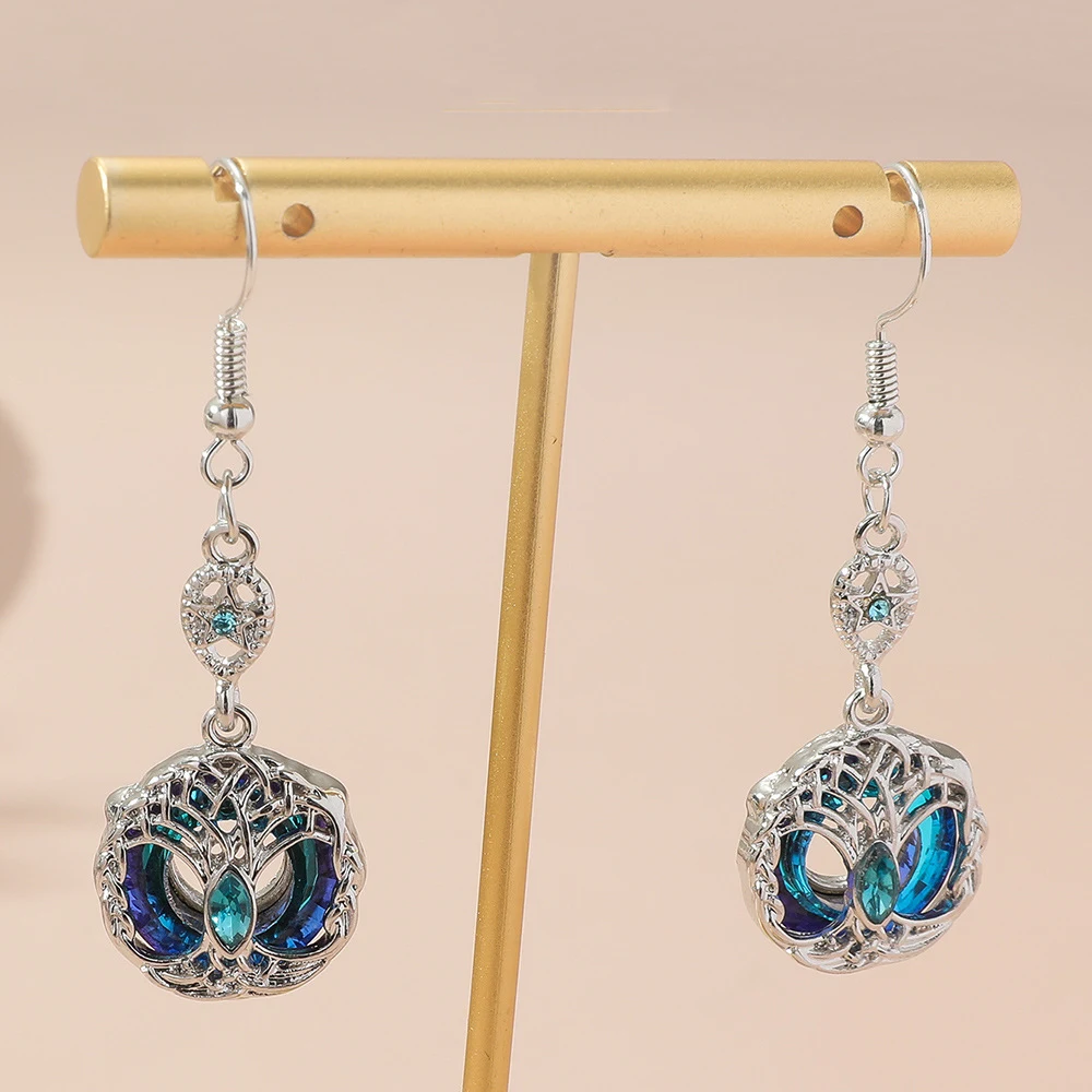 Brincos boêmios com pedras preciosas e diamantes, elegância natural. Acessório perfeito para um visual chique e autêntico. Ideal para diversas ocasiões. — foto 3