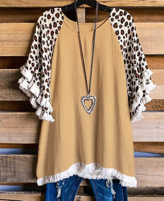 Nueva camiseta holgada de mujer con bloques de color estampado y cuello redondo con mangas con volantes de encaje — foto 15