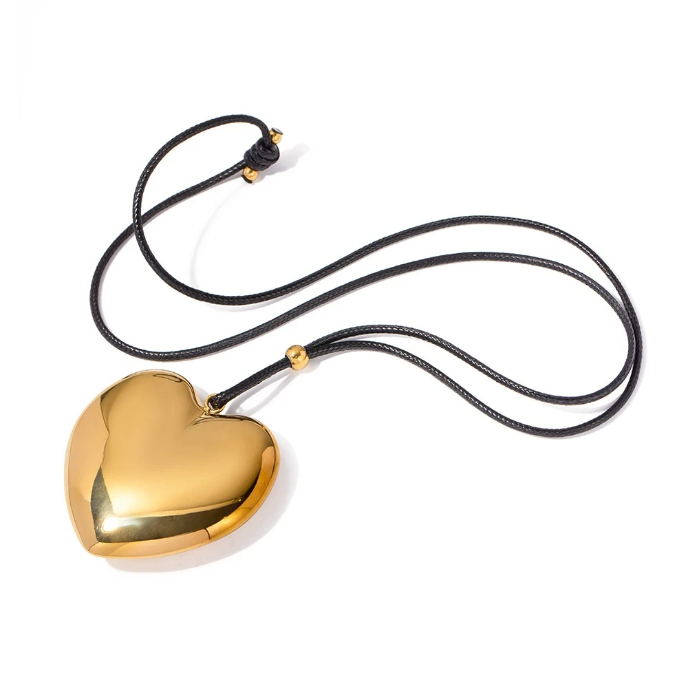 Colar Ophelia Coração Dourado. Demonstre amor e carinho com este colar elegante. Perfeito para presentear e usar em qualquer ocasião. Um símbolo eterno. — foto 2