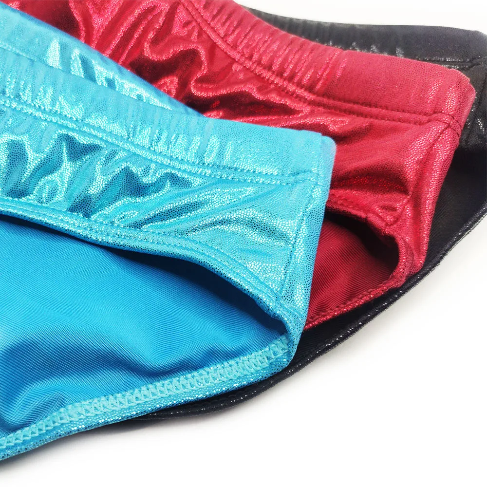 Cuecas de natação skinny com lantejoulas em couro sintético. Desfrute do sol com estilo e confiança, perfeitas para praia e piscina. Um visual ousado. — foto 4