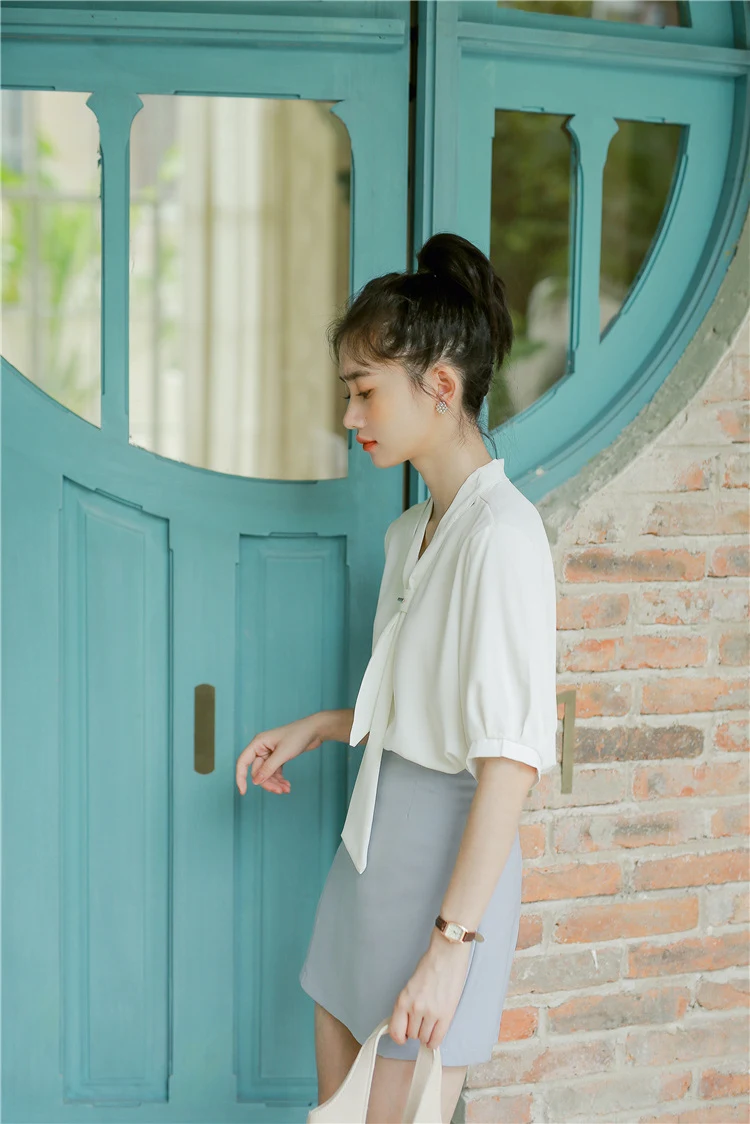 Einfarbiger High-Waist-Short-Rock für Damen. Betont die Figur, ist vielseitig kombinierbar und bietet hohen Tragekomfort. Ideal für jeden Anlass. — foto 7