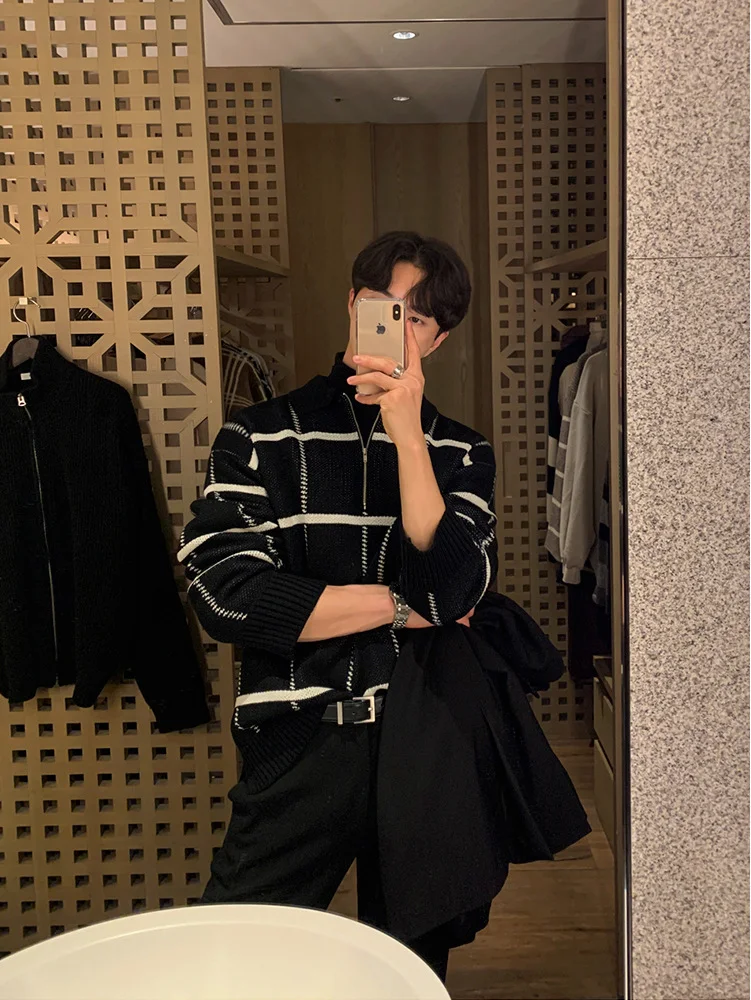 Title 10, Mens Simple Retro Lapels Knitwear Top. Experie...